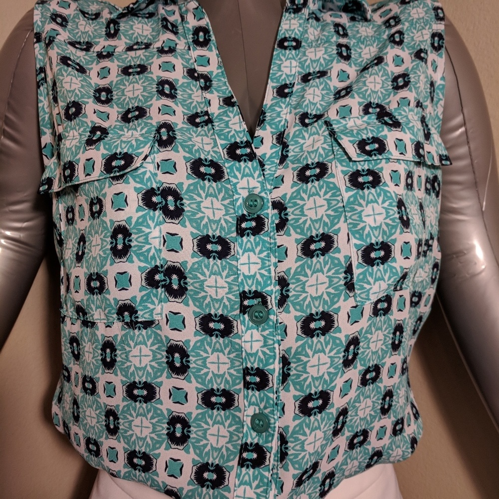 New York & Company Sleeveless Button Top size M - Picture 5 of 5